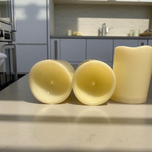 3 Set
Ivory LED Flameless Candle Trio - Picture 2 of 6